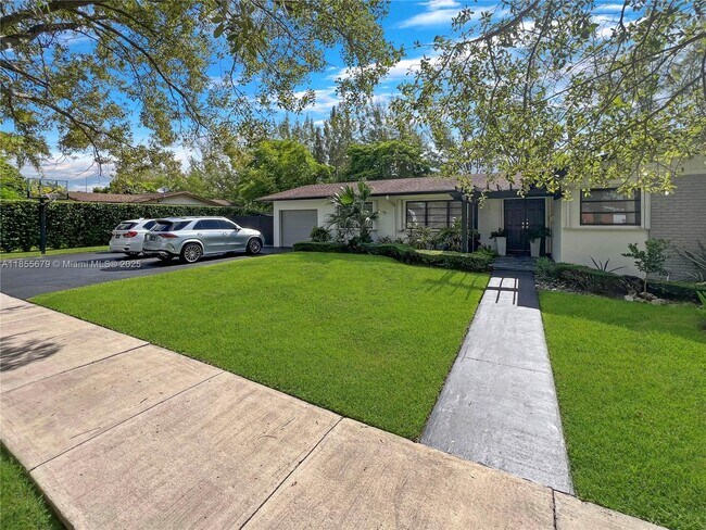Building Photo - 4611 SW 82nd Ct