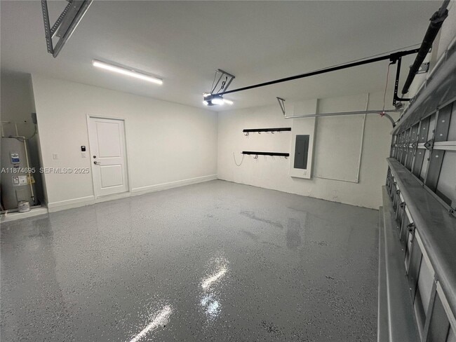 Building Photo - 2600 SE 25th St