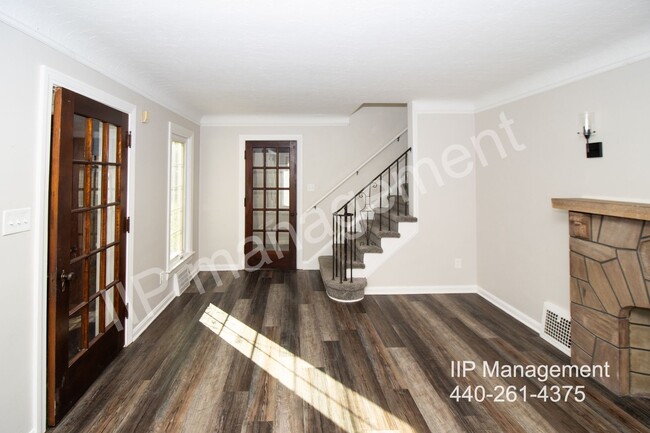 Building Photo - Stunning 3BR 2BA in Cleveland Heights!