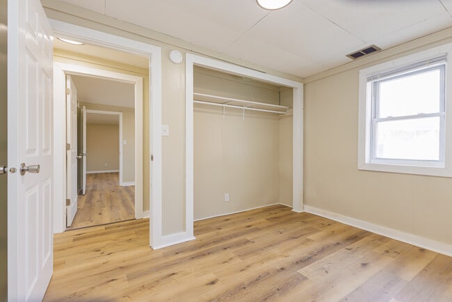 Building Photo - 4609 S Madison St