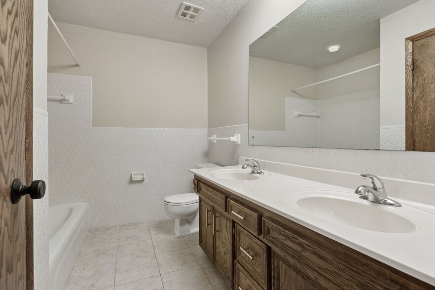 Building Photo - 7207 Heatherton Cir