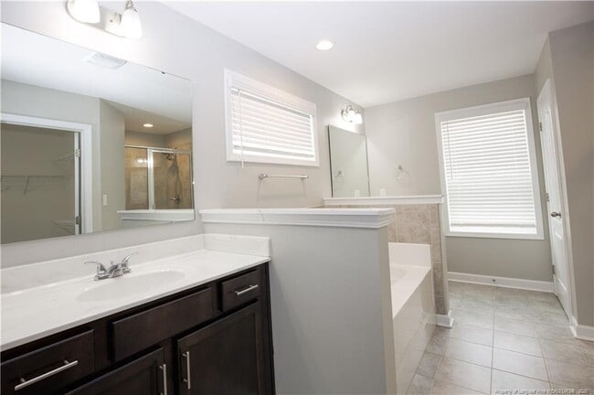 Building Photo - 5709 Pondhaven Dr