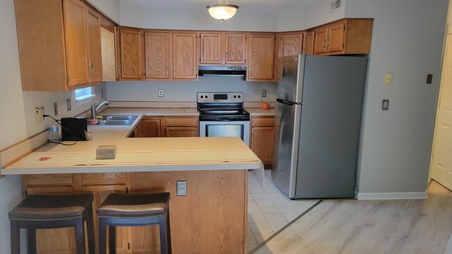 Building Photo - 615 Hilltop Terrace