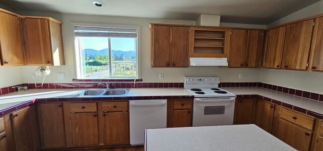 Building Photo - Horse Property on 2.5 Acres Minutes to Downtown Grants Pass