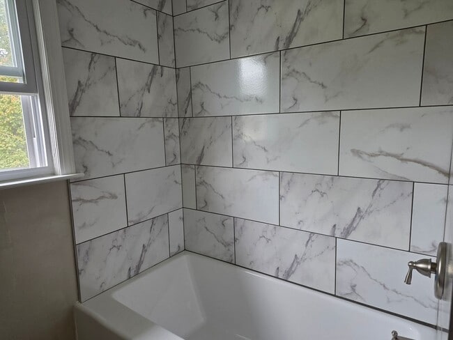 Building Photo - 518-520 Sloan Ave