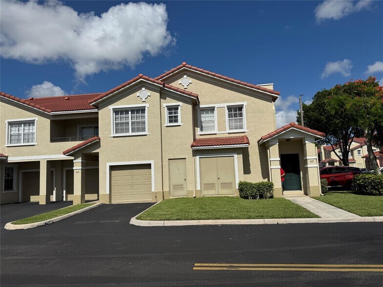Primary Photo - 605 Belmont Ln