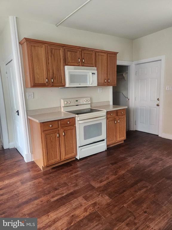 Building Photo - 2196 Spinnerstown Rd