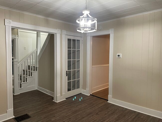 Building Photo - 242 N Hamilton St