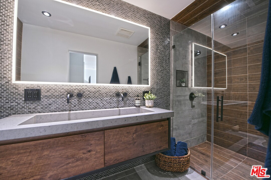 Building Photo - 2795 Woodshire Dr