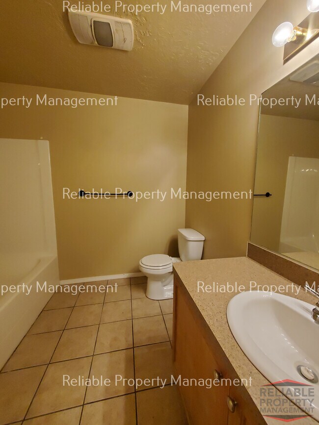 Building Photo - 577 Caribou St