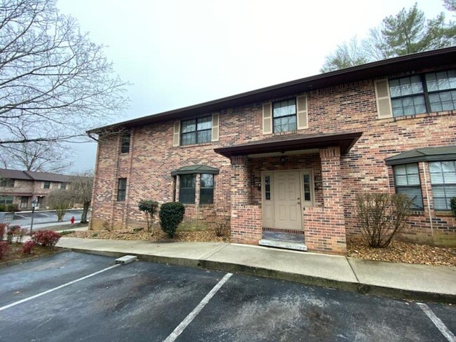 PRICE IMPROVEMENT!! CHARMING 2 BEDROOM CO... - PRICE IMPROVEMENT!!  CHARMING 2 BEDROOM CO...