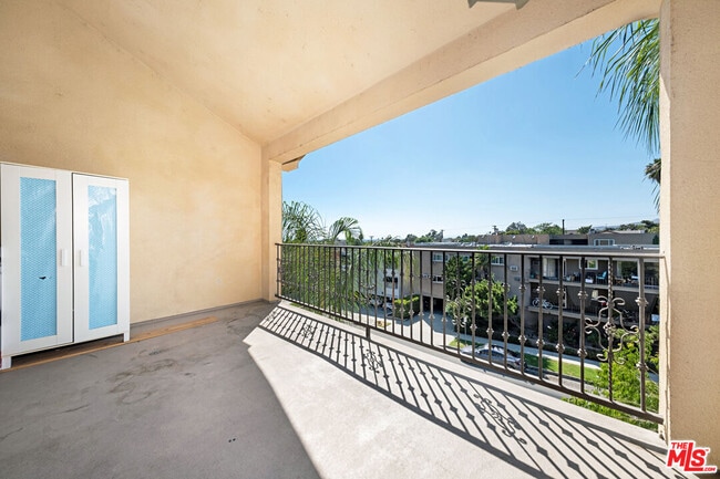 Building Photo - 650 E Palm Ave