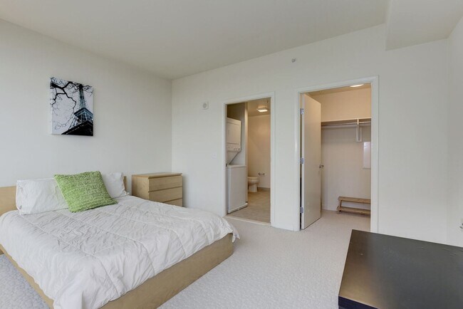 Building Photo - Luxurious Fully Furnished 2BR in the Heart of Mount Vernon Triangle!
