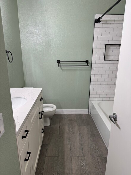 Building Photo - 16924 Sorrel Way