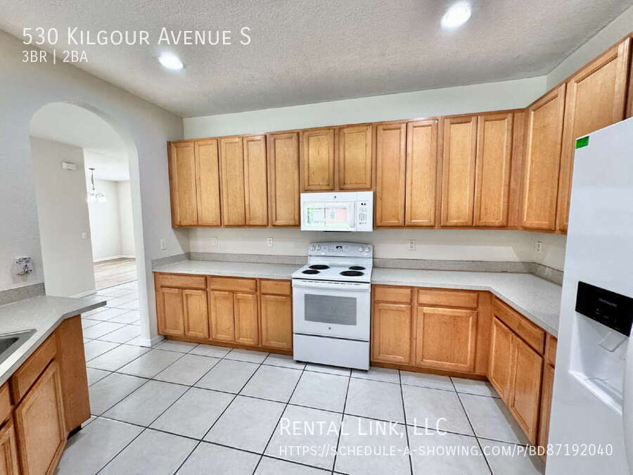 Building Photo - 530 Kilgour Ave S