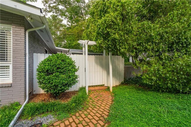 Building Photo - 3860 Carlton Dr