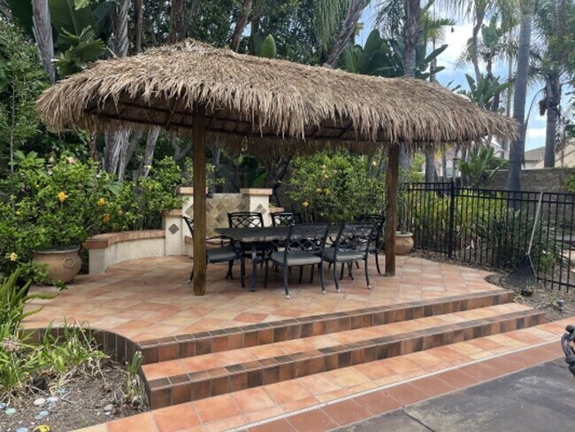 Building Photo - Stunning 4 bedroom Home with a Pool locate...