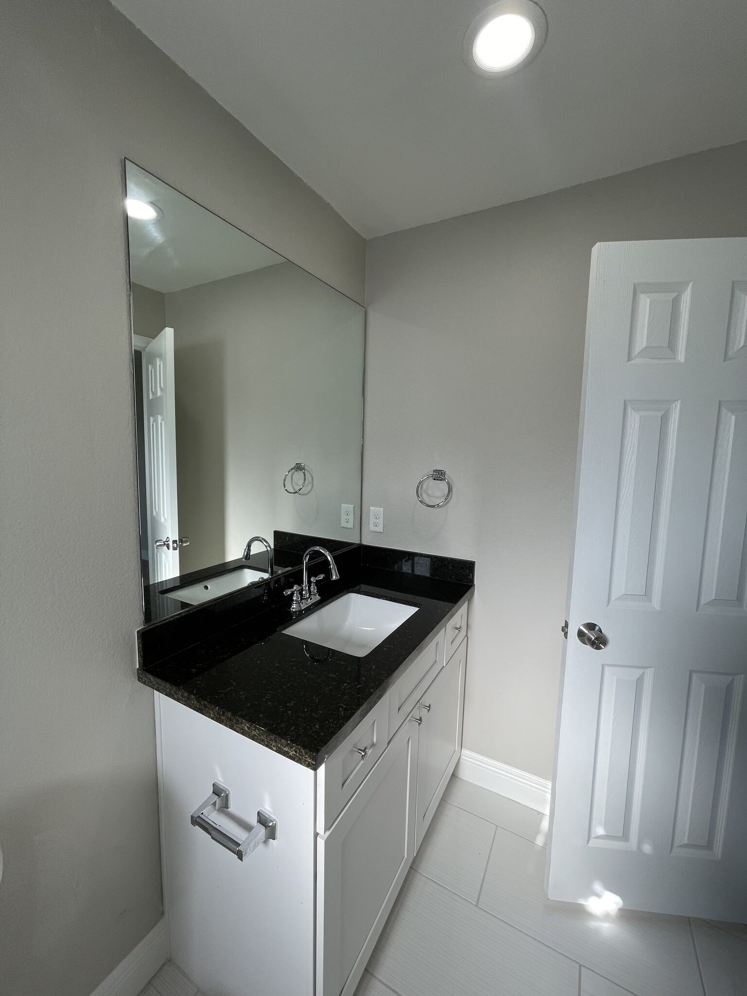 Master Bed Bath - 5011 Mallow St