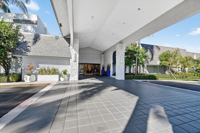 Building Photo - 7370 S Oriole Blvd