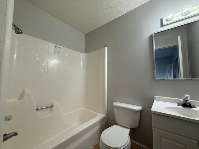 Building Photo - 315 Green Valley Dr