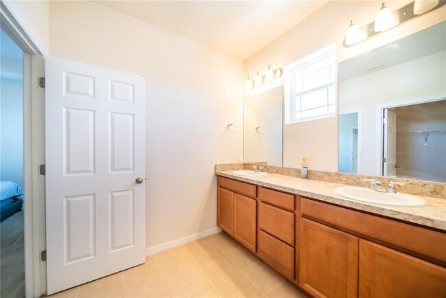 Building Photo - 980 Lakefront Village Dr