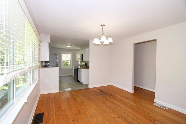 Building Photo - 3 Bed 1 Bath House