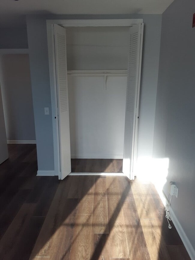 Building Photo - RIVERSIDE CHATEAU ASSOCIATES LP