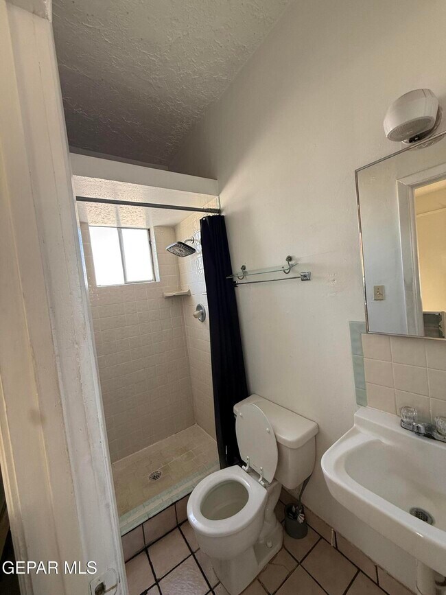 Building Photo - 1526 Yandell Dr
