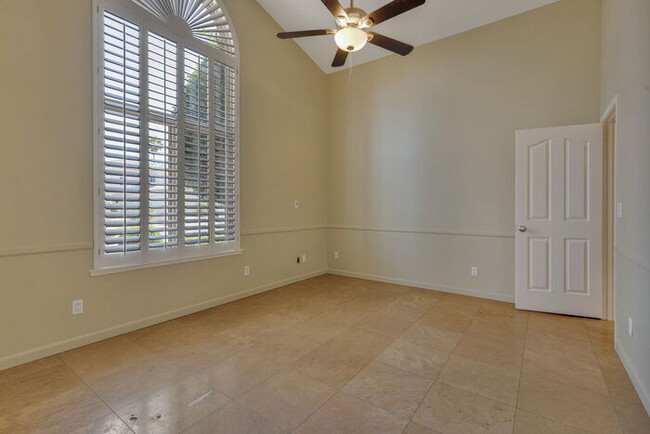 Building Photo - 1307 E Treasure Cove Dr