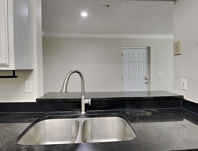 Building Photo - 2065 Dixie Belle Dr
