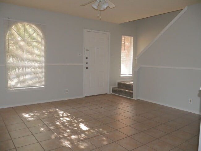 Building Photo - 4949 Hamilton Wolfe Rd