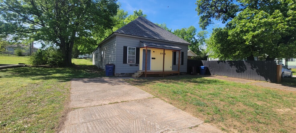 Building Photo - 1914 S S St