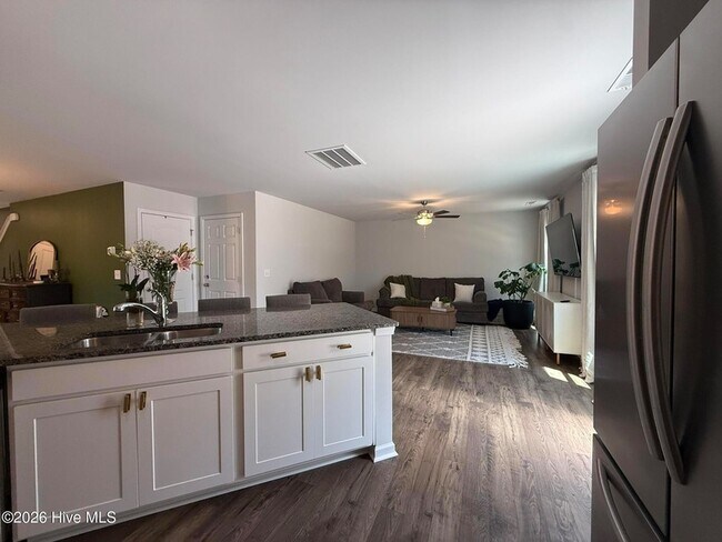 Building Photo - 765 Conductor Ct