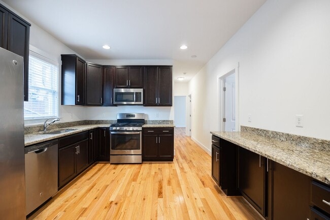 Building Photo - 408 N Robinson St