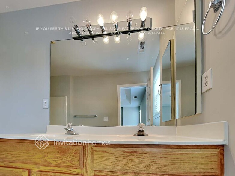 Building Photo - 9512 Blossom Hill Dr