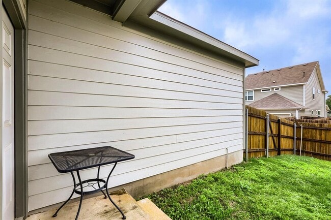 Building Photo - 2432 Berryville Ln