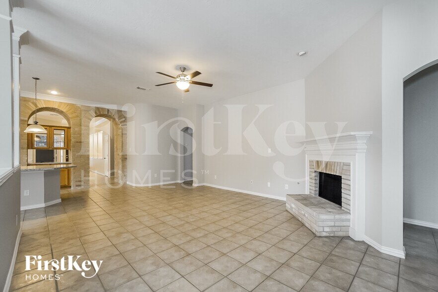 Building Photo - 16042 Belleshire Ln