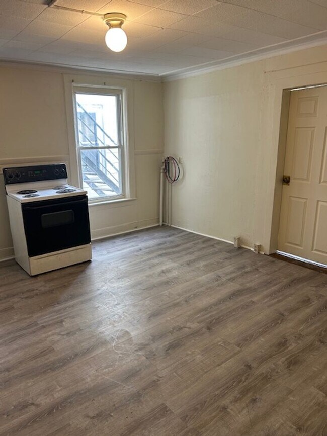 Building Photo - 73 Marlboro St