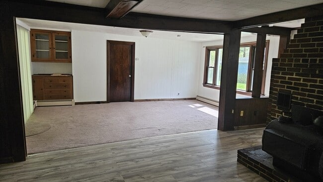 Building Photo - 2 Hedgeway St