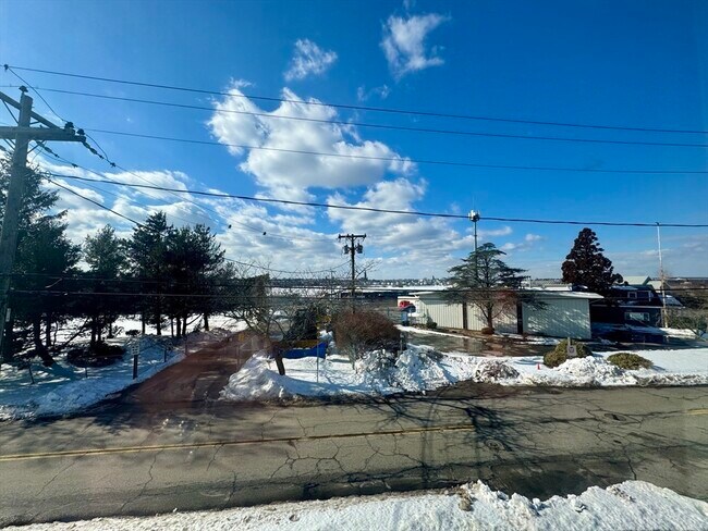 Building Photo - 67 Sycamore St