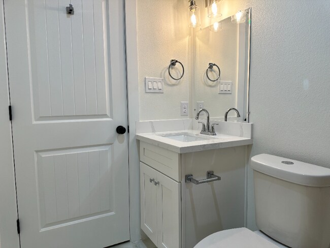 Building Photo - 8404 Tate St