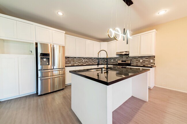 Building Photo - 120 Tranquilo Dr