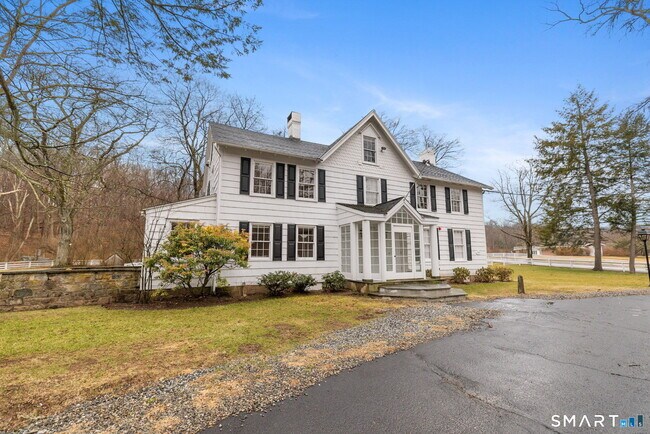 Building Photo - 523 Danbury Rd