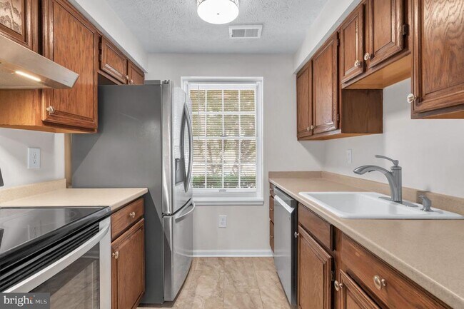 Building Photo - 8483 Aurora Ct