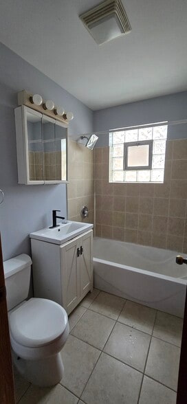 Bathroom Pic-01 - 5708 W Park Ave