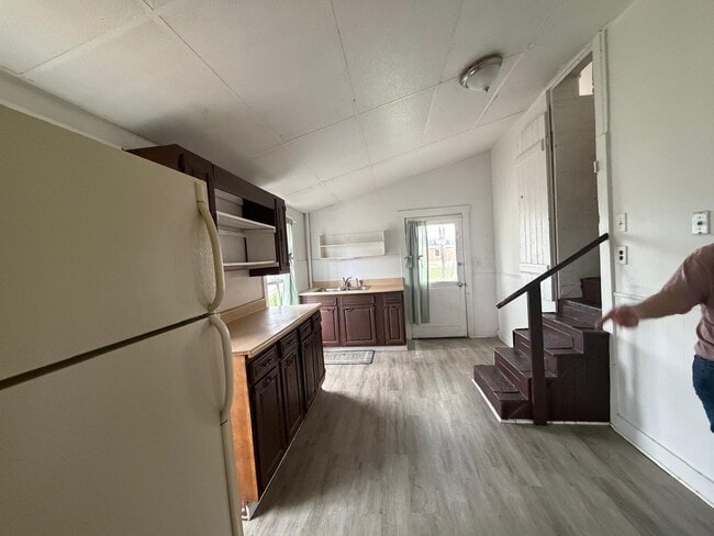 Building Photo - 405 New St