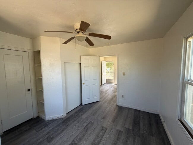 Building Photo - Charming 1-Bedroom cottage
