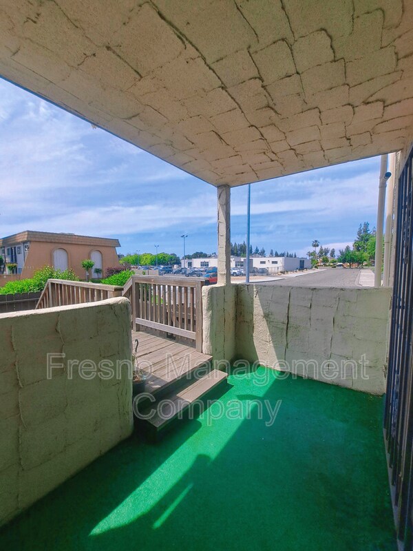 Building Photo - 4919 N Millbrook Ave