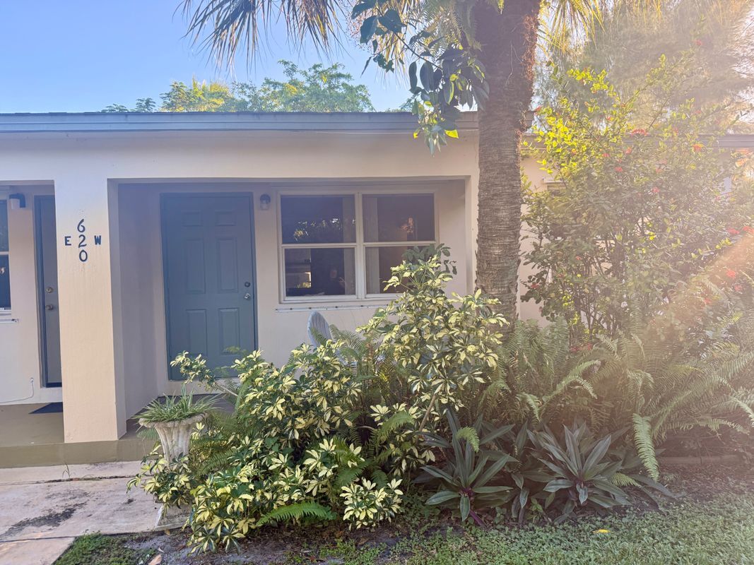 Building Photo - 620 NE 12th Ave