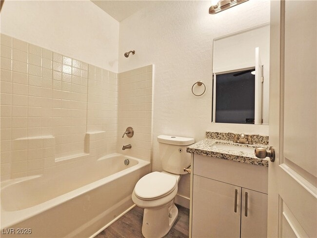 Building Photo - 1111 Sixshooter Ave